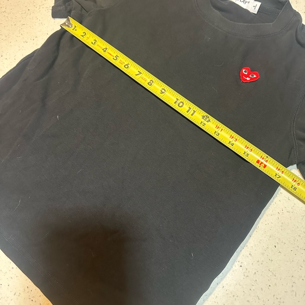 Comme des Garçons PLAY / Heart Applique Tee /EUC washed once - Picture 7 of 15